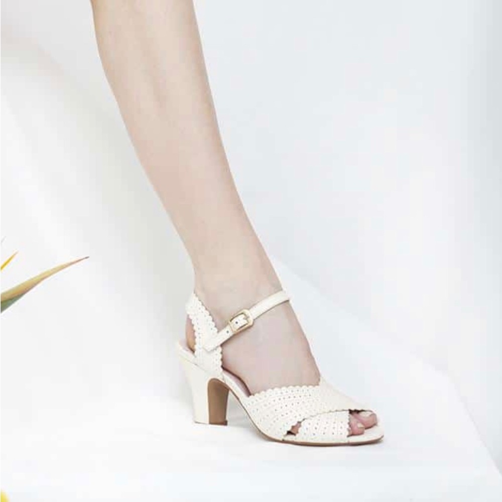 Miss L Fire Beatriz White Sandals Heels NEW IN BOX 41